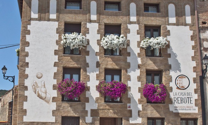 Acedo Apartment | Guest Rated 10/10: The House of the Rebound with Pool & Spa