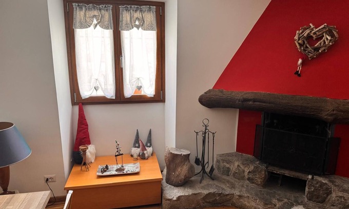 Ovindoli Apartment | The House of the Red Fireplace
