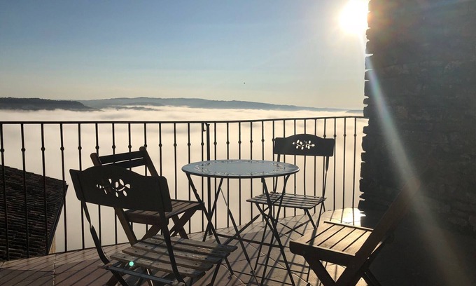 Cordes-sur-Ciel House | Discover The House of Traverse: Lake View, Pool & More