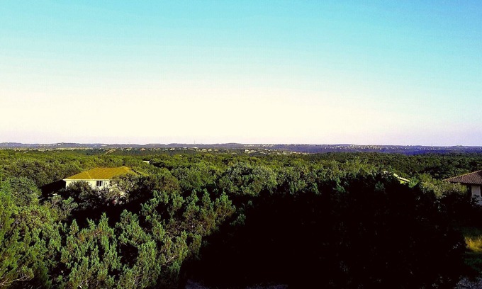 Cardinal Hills Estates House | Discover The House On The Hill: Pet Friendly & Spa Amenities