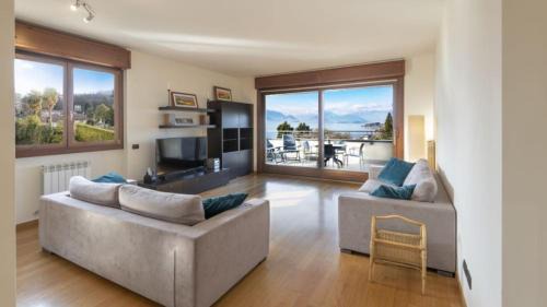 Reno Apartment | Experience The House on the Lake with Oceanfront Bliss