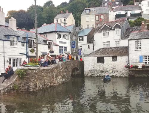 Polperro Bed & Breakfast | Discover The House on the Props: Ocean Views & Breakfast