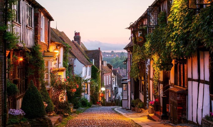 Rye Bed & Breakfast | Guest Rated 10/10: The House with Two Front Doors Awaits