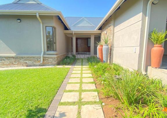 Hazyview House | Experience The House: Family-Friendly with Pool & 9.8 Rating