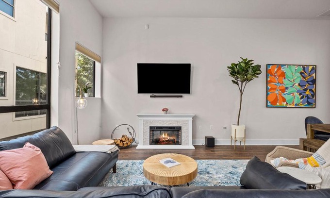 Riverside Terrace Villa | Family-Friendly Houston Villa Near MedCenter and NRG