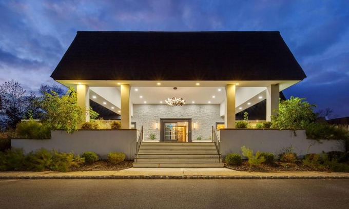 New Providence Hotel | Discover The Hub Murray Hill: Family-Friendly Retreat