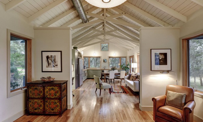 Long Branch Valley Cottage | Romantic Retreat: Architectural Gem with Pool & Spa