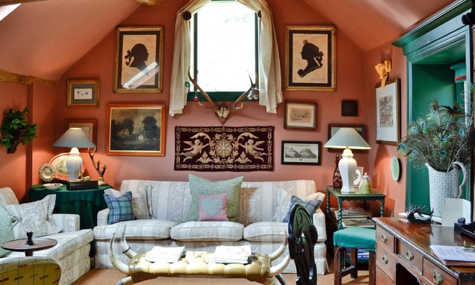 Little Rissington House | Relaxing Getaway at The Hunting Lodge with Pool Access