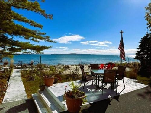 St Ignace House | Discover Family-Friendly Comfort at The Huron Hutch