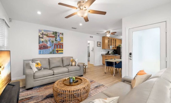 Historic Hyde Park North Apartment | The Hyde Out | Adorable Hyde Park Home w/Hot Tub