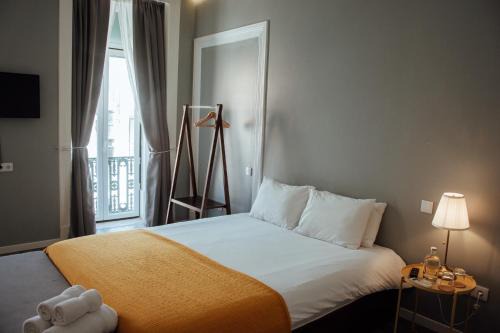 Santa Isabel Bed & Breakfast | Cozy Hygge Lisbon Suites - Estrela with Restaurant & Kitchen
