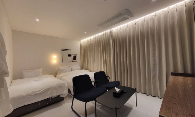 Osan Hotel | Budget-Friendly Hotel Aank with Family Amenities and Dining