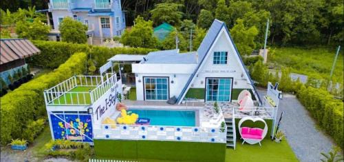 Sattahip House | Enjoy The I-style Pool Villa with Top Amenities & 10/10 Rating