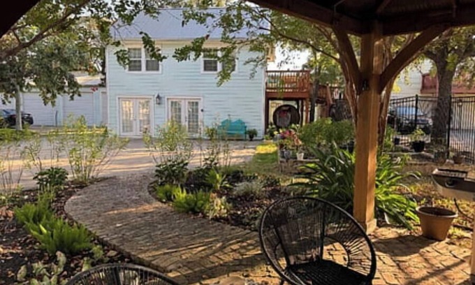 Greater East End Apartment | The Independant [Bottom Floor]