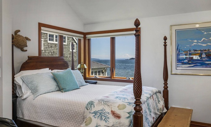 Indianola House | Exceptional Indianola Boathouse with Oceanfront Pool