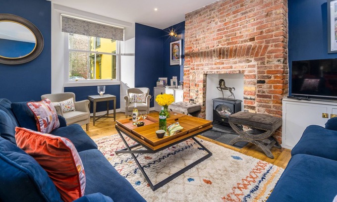 Berwick-upon-Tweed Cottage | Pet-Friendly Indigo House with Garden in Berwick-Upon-Tweed