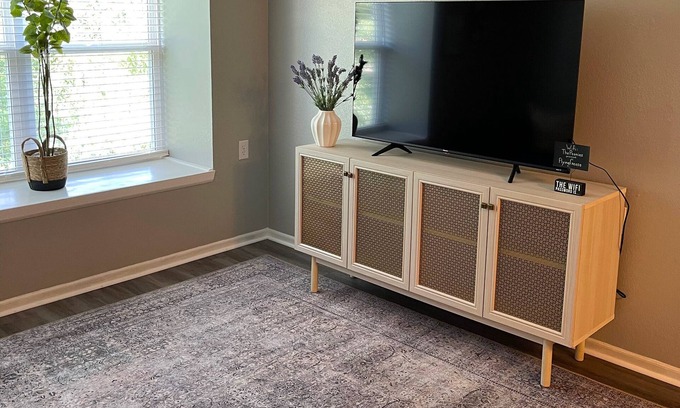 Hamilton Apartment | Ingrid's 2 Bedroom Apartment: Family-Friendly Retreat