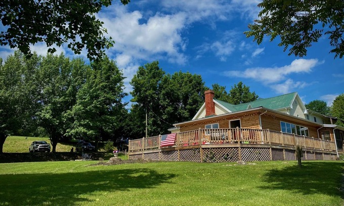 Covington Cabin | Idyllic Inn at Cliff View: Mountain Escape with Spa & Pool