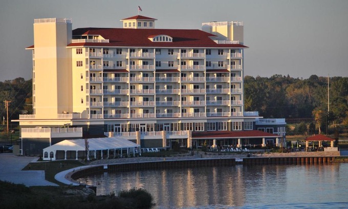 Saint Joseph Resort | Relax at The Inn at Harbor Shores with Spa & Pool Access