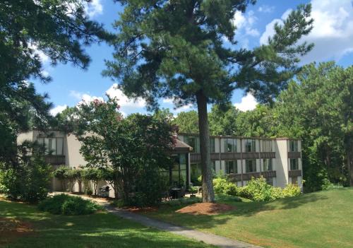 Houndslake Hotel | Discover The Inn at Houndslake: Pet-Friendly Oceanfront Retreat
