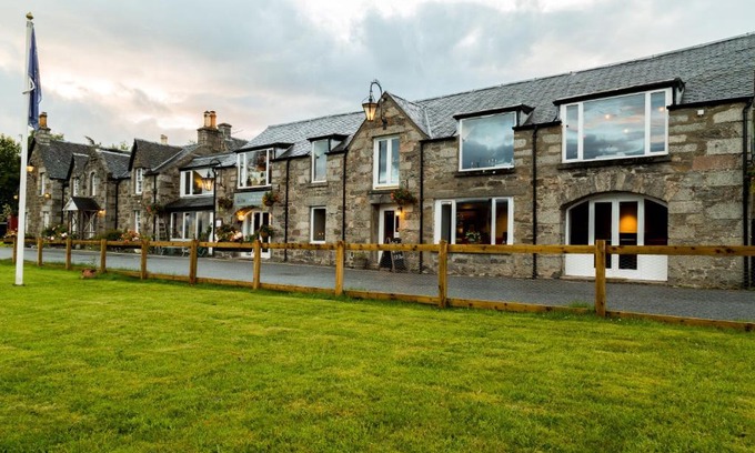 Strathtummel Hotel | Pet-Friendly Retreat at The Inn at Loch Tummel - 9.1/10