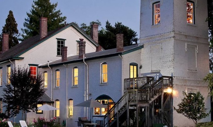 Lockeford Bed & Breakfast | Welcoming Stay at The Inn at Locke House with Breakfast
