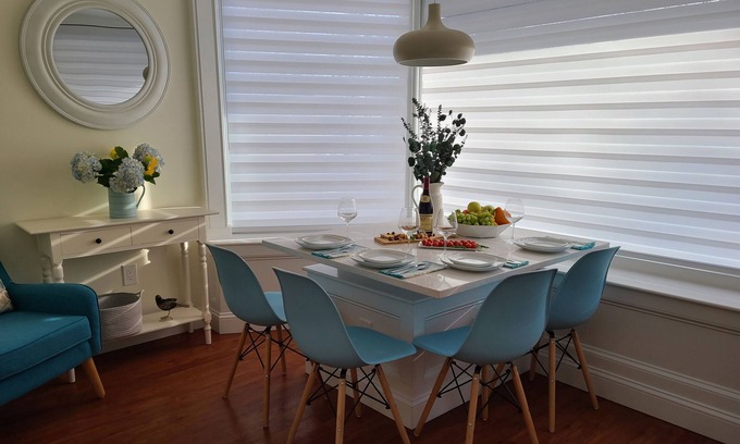 Newton Highlands Apartment | Top-Rated Inn at Newton Highlands with Pool & Ocean Views