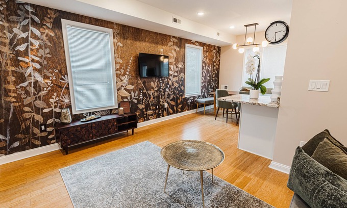 Newton Highlands Apartment | Experience The Inn at Newton Highlands with Scenic Lake Views