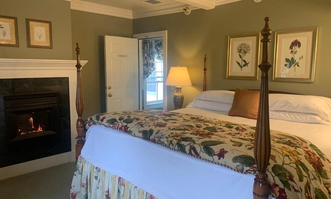 Manchester Center Bed & Breakfast | Top-Rated The INN at Ormsby Hill with Hot Tub Access