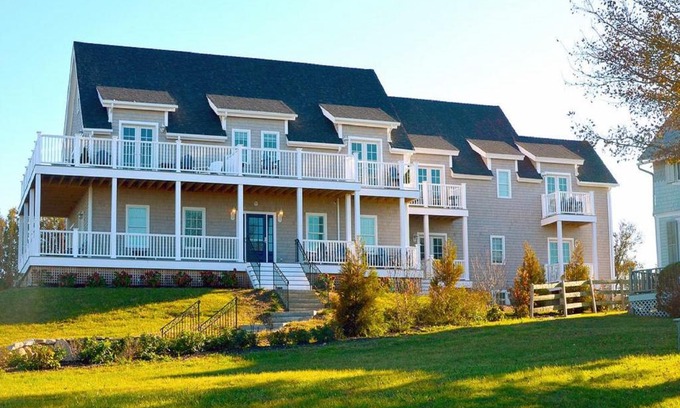 Block Island Hotel | Experience The Inn at Spring House: Guest Rated 9/10 Deal