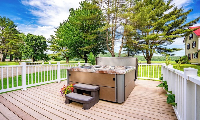 Bethel Hotel | Discover The Inn at the Rostay: Rated 9/10 with Spa & Hot Tub