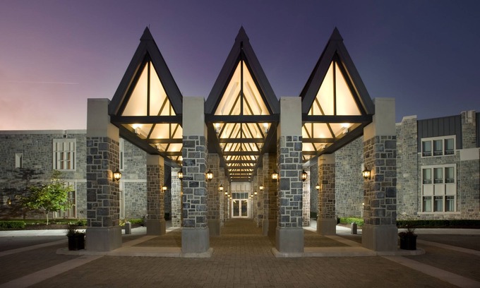 Blacksburg Hotel | Exceptional Stay at The Inn at Virginia Tech & Skelton Center
