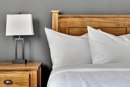 Lake George Hotel | Discover The Inn of Lake George with Kitchen & Accessibility