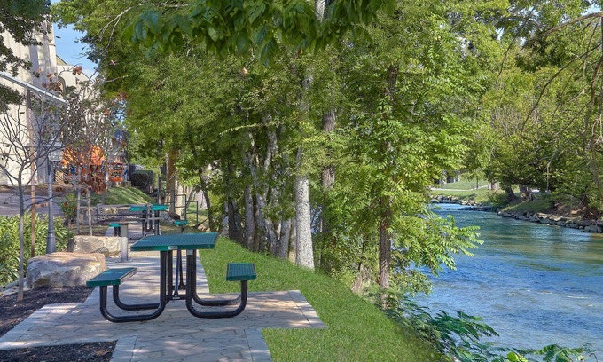 Pigeon Forge Hotel | Discover The Inn On The River: Top-Rated Comfort & Amenities