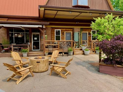 Nashville Cabin | Exceptional Iris Garden Cottages: Family-Friendly Retreat
