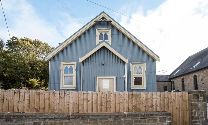 Crawcrook House | Experience The Iron Chapel: Pet & Child Friendly Retreat