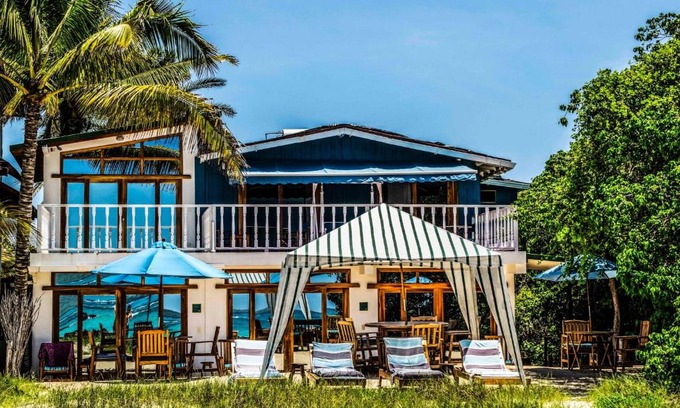 Puerto Villamil Bed & Breakfast | Discover The Isabela Beach House: Oceanfront Bliss Awaits