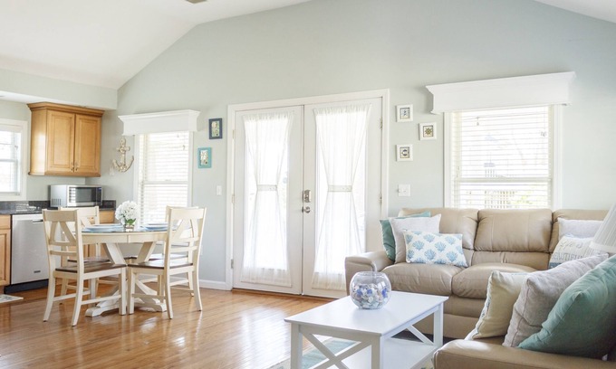 Monomoscoy Island Cottage | Unforgettable Islander Retreat: Ocean Views & Cozy Fire Pit