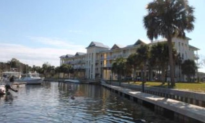 Suwannee Condo | Discover The Islander: Family-Friendly with Pool Access