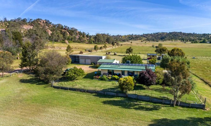 Frog Rock House | Discover The Ithaca Farm Experience - Unique Mudgee Escape