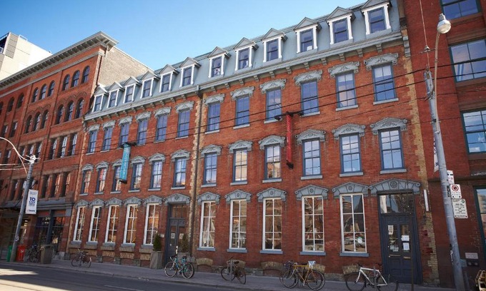 Old Town Hotel | Luxury Stay at The Ivy at Verity: Rated 9/10 with Pool & Hot Tub