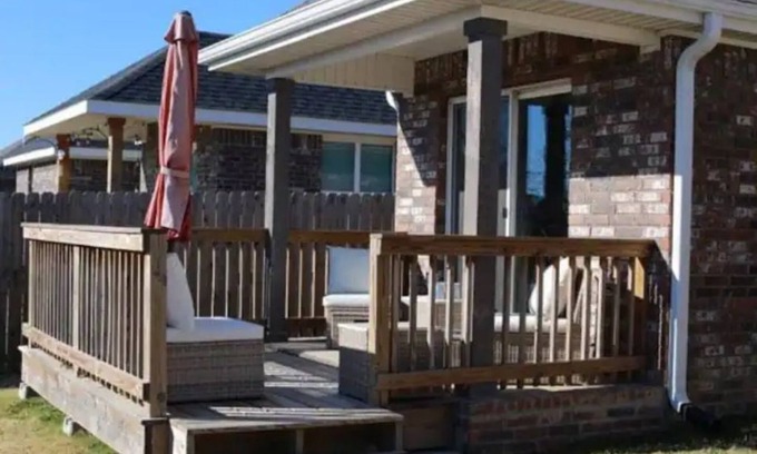 Bentonville House | Experience The Jade House: Poolside Bliss & Lake Views