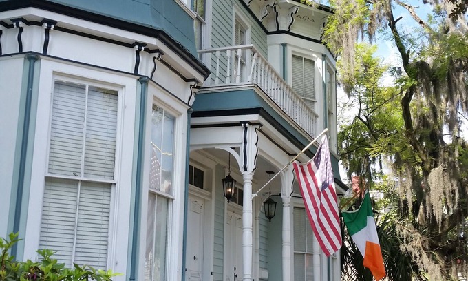 Historic Downtown Savannah House | Discover The Janie: Ideal Savannah Retreat for Families