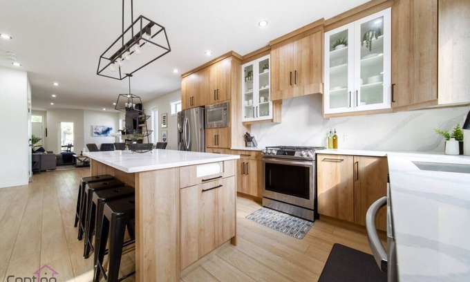 Jasper Place House | The Jasper AC 4 BD Sleeps 8 Near DT and WEM