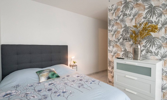 Villette Gare Apartment | Cozy Stay at The Jasseron with Private Garage Access
