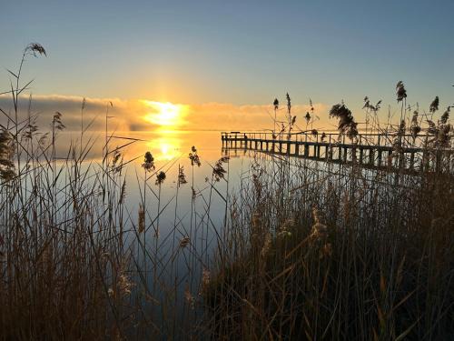 Barmera House | Relax at The Jetty House - Lakefront Retreat in Barmera