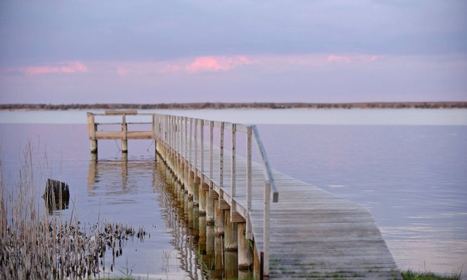 Barmera Cabin | Unforgettable Stay at The Jetty Hut - Lake Bonney Retreat