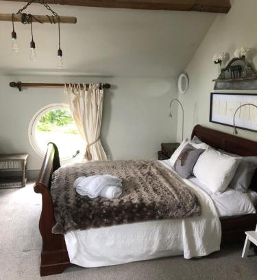 Tarporley Apartment | Discover The Jockey Room Hideaway: 4-Star Family Retreat