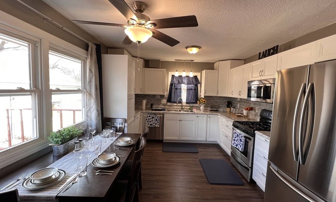 Johnston House | Discover The Johnston House: Perfect for Families & Pets