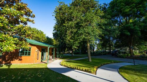 Spring Creek Bed & Breakfast | Explore The Jolly Poacher Retreat: Pet-Friendly Getaway